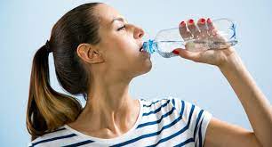 benefícios de tomar água