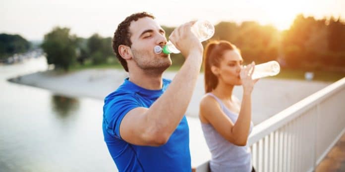 Dicas-de-saude-para-cuidar-do-corpo-no-verao-990x495-1